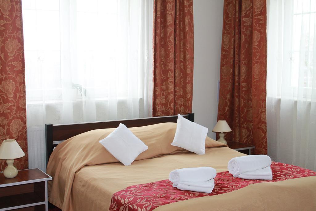 Hotel Kaprys Świdnik Esterno foto
