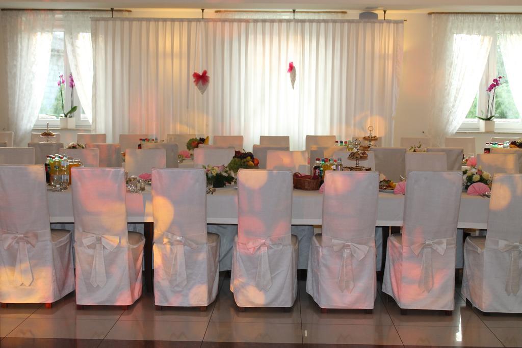 Hotel Kaprys Świdnik Esterno foto