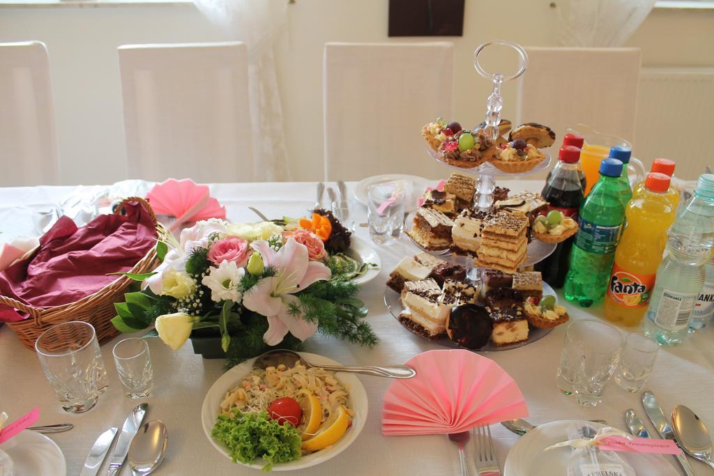 Hotel Kaprys Świdnik Esterno foto