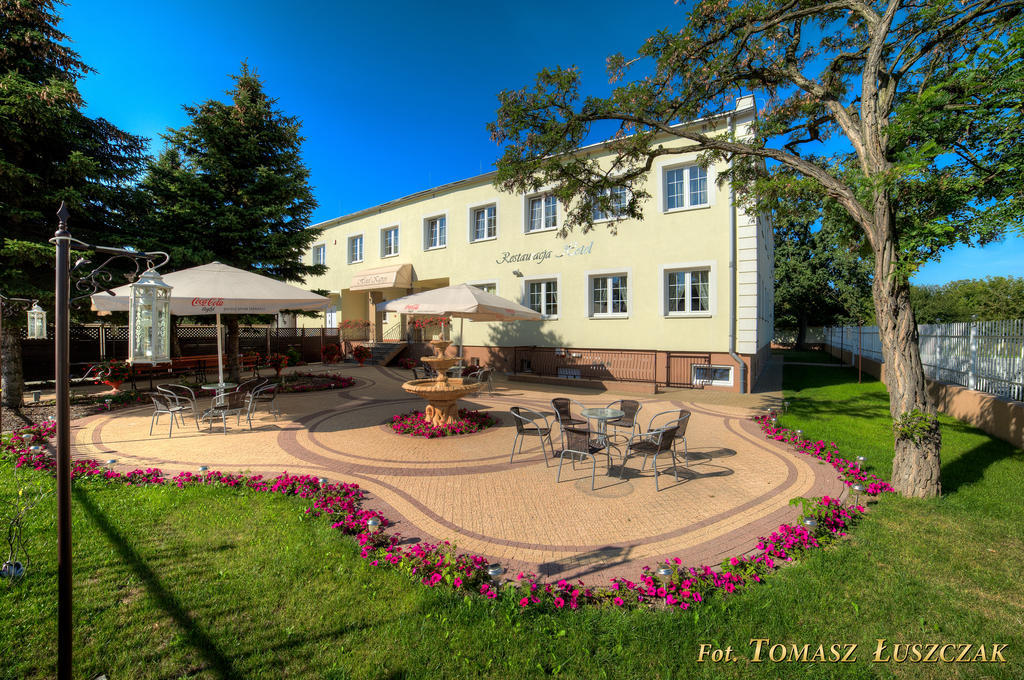 Hotel Kaprys Świdnik Esterno foto